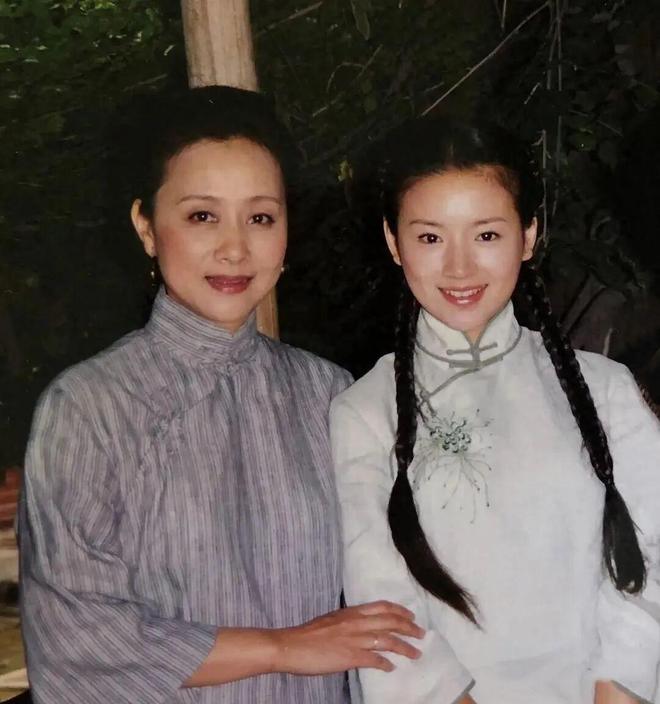 看黄梅莹和董洁同框才明白：优雅和年龄无关